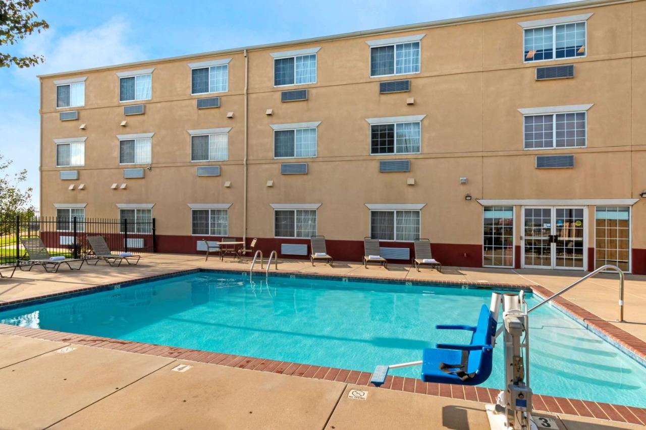 Best Western Governors Inn And Suites Wichita Exterior photo